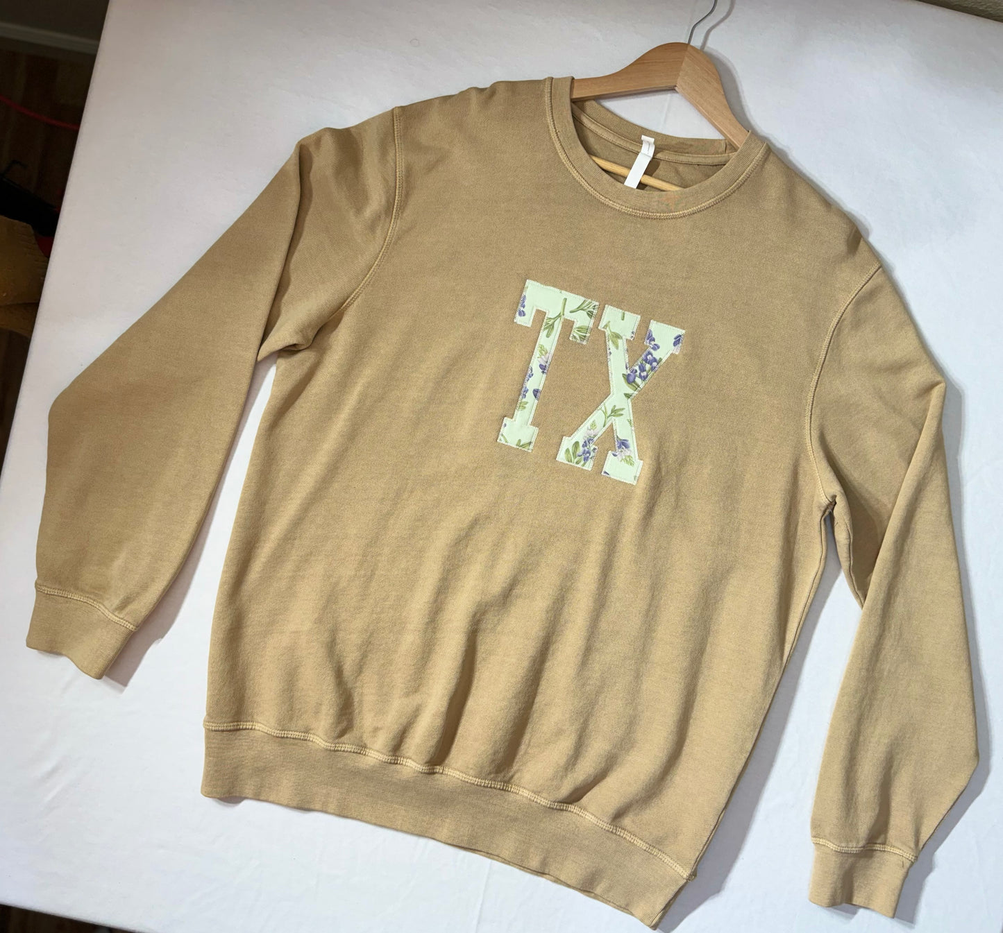 STATE FLOWER CREWNECK APPLIQUÉ SWEATSHIRT