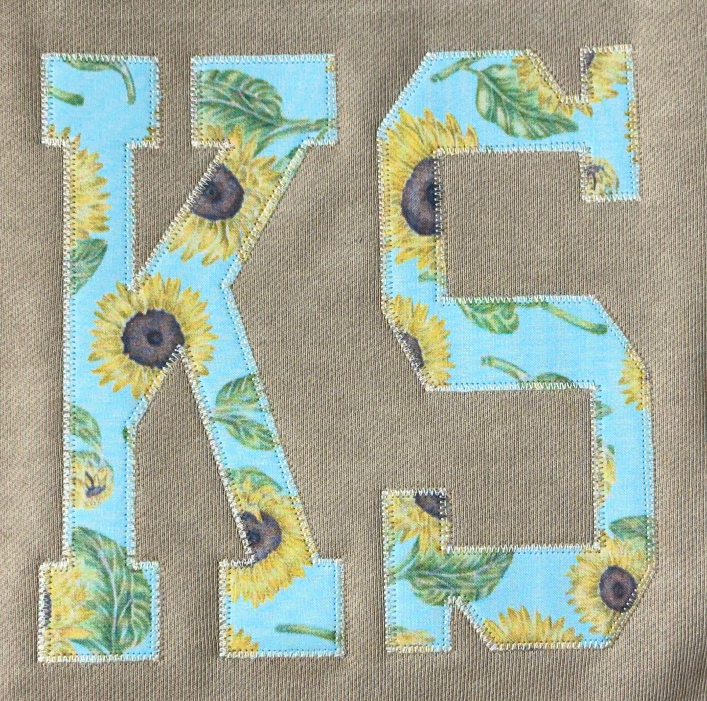 KANSAS- CREWNECK APPLIQUÉ STATE FLOWER SWEATSHIRT