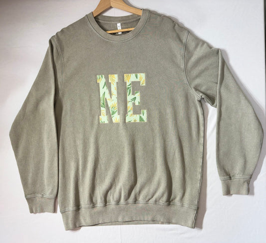 NEBRASKA- CREWNECK APPLIQUÉ STATE FLOWER SWEATSHIRT