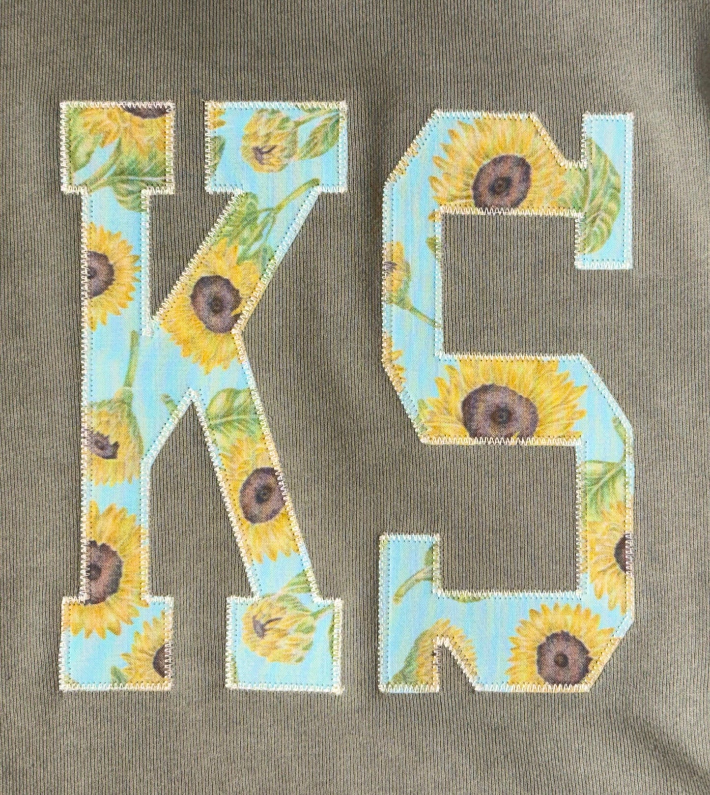 KANSAS- CREWNECK APPLIQUÉ STATE FLOWER SWEATSHIRT