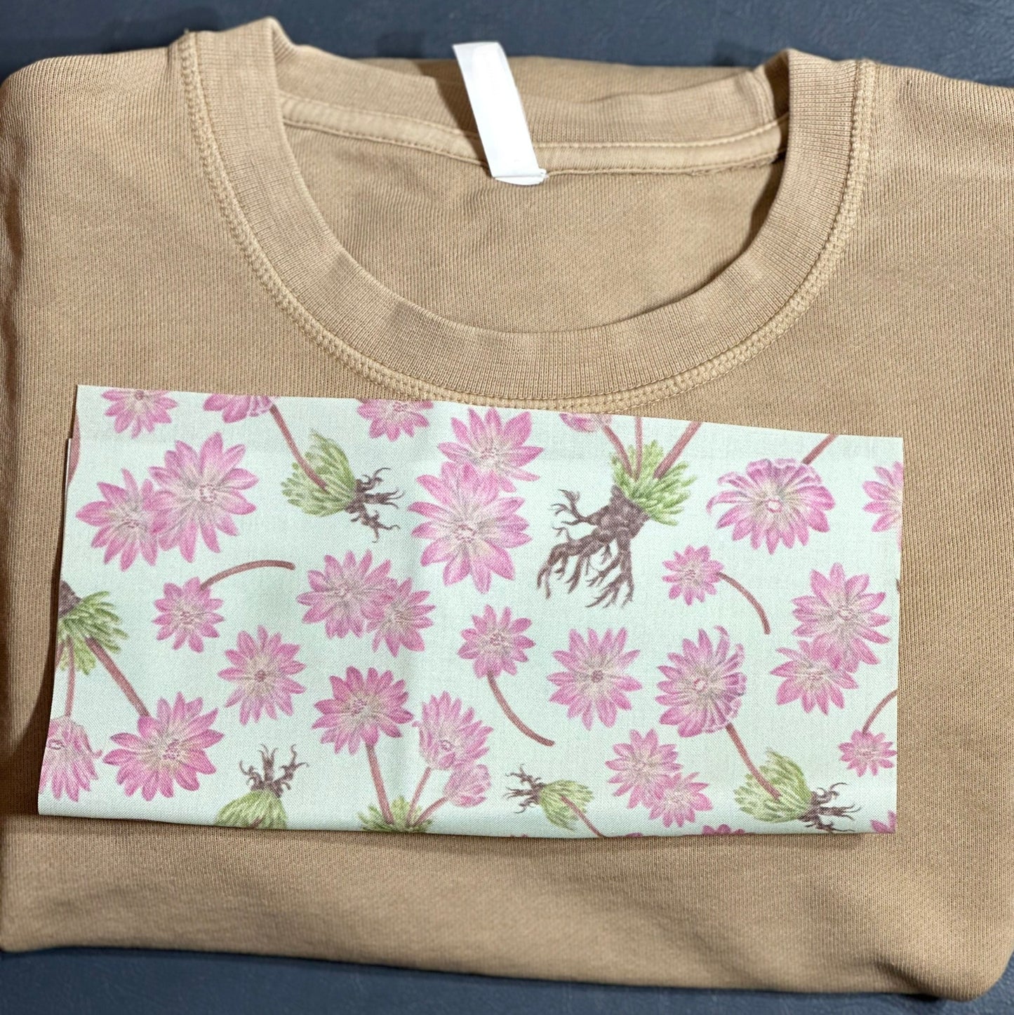 MONTANA- CREWNECK APPLIQUÉ STATE FLOWER SWEATSHIRT